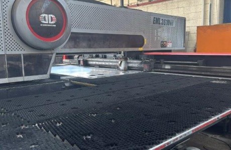 מנקבת משולבת לייזר AMADA דגם EML 3010NT