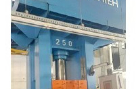 מכבש הידראולי 250 טון LCMשנת יצור 2014